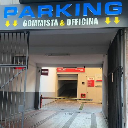 Suite 1,2 Porta Milano Centro Parking Free Esterno foto